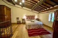 Tuscan Villa private infinity pool, exclusive location, AC, extra services