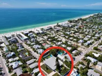 Newly renovated Cozy Beach Cottage A1/2 of a duplex, 3min walk to beach Hotels in Holmes Beach