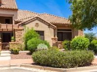 Walk to the Wigwam from this charming single-level condo! Hotels in Litchfield Park