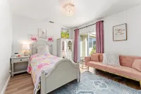 Newly Renovated Comfortable 4 Bds Houses in LA