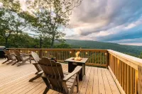 Luxury Black Bear Lodge: Stunning 4 Season Mountain Views! Perfect for Families.