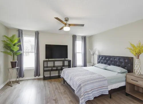 Private 2 Story Corner Home - Games Room - Spacious <br> Hotels in Greater Northdale