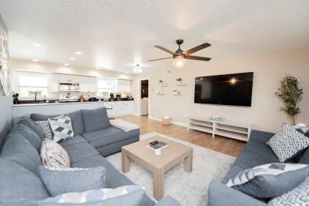 Casa Espacio - Fun Family Pool Home w/ Hot Tub & Game Room!