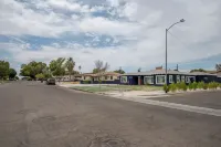 Chic 4-Bed Mid-Century: Arizona Getaway for your family/group
