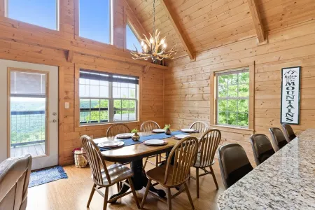 Monteagle Cabin, Views! Hot Tub!