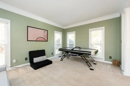 The Greenway House | Modern Lux Home Near Uptown Отели рядом с достопримечательностью «Университет Северная Каролина в Шарлотт»