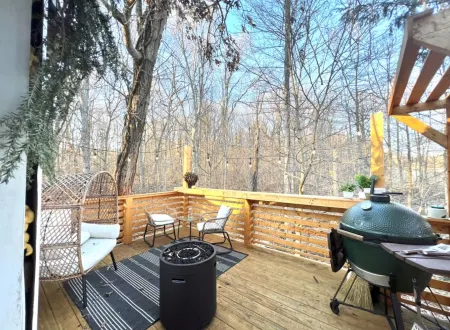 cozy romantic getaway private woody area 5 mins from hiking trails