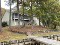 The retreat at Bay Pine Point, convenient to EVERYTHING Lake Martin and Auburn!