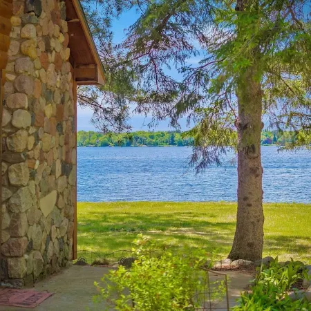 Nick's Lakeside Lodge