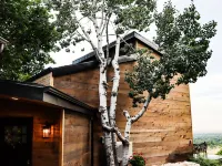 Cliffside haven to take your breath away! Hotels in Holladay
