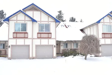 Spacious, cozy, and family-friendly home in ski & golf resort in North Michigan