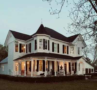 Historic cottage at 1895 Ashley Jewell estate 🍑42 acres and Ogeechee riverfront