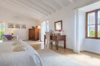 Magnificent Manor House With Pool In Sóller, perfect location, 5 bedrooms.