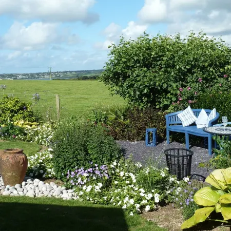 Luxury, romantic Cottage for 2 Nr Padstow with pretty garden and lovely views