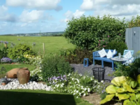 Luxury, romantic Cottage for 2 Nr Padstow with pretty garden and lovely views