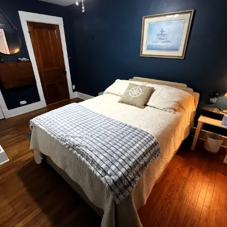 Private 3-Bdrm Unit. Historic Home, Downtown Sandusky. Family friendly!