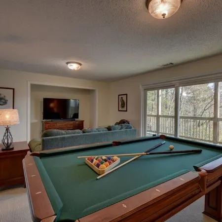 Big Sky Retreat - Incredible Mountain Views! Hike, golf, relax and unplug!