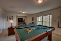 Big Sky Retreat - Incredible Mountain Views! Hike, golf, relax and unplug!