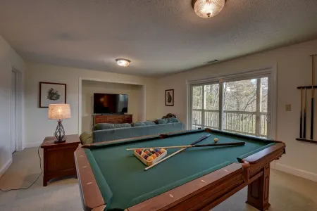 Big Sky Retreat - Incredible Mountain Views! Hike, golf, relax and unplug!