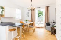 Malvern Wells Apartment with Lovely Balcony Views