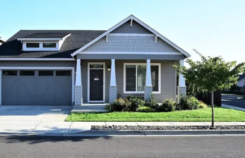 Stylish modern home- explore PNW Hike work from home or explore nearby wineries