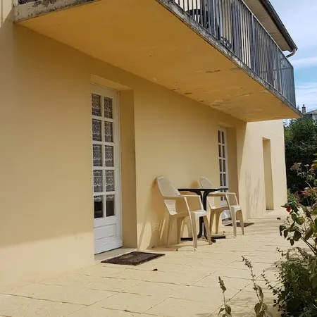 Furnished apartment in individual house any comfort with raised garden
