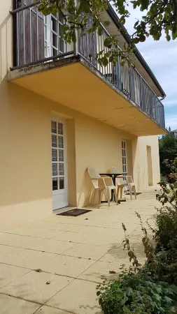 Furnished apartment in individual house any comfort with raised garden Отели в г. Баньоль-де-Л'Орн