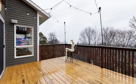 Private House with City and Lake Views- Close to Everything