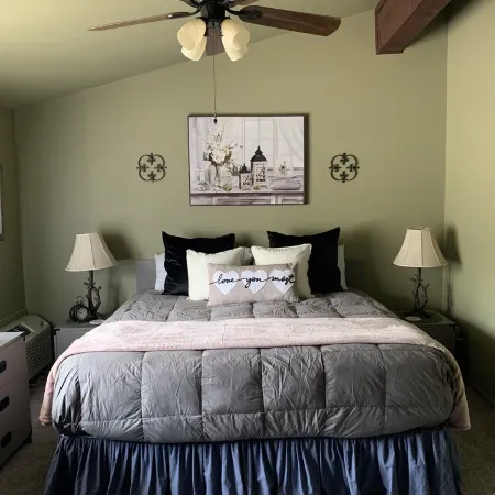 Lake Geneva Area Lakeside Retreat! Close to Golf, Shopping, Restaurants & More!
