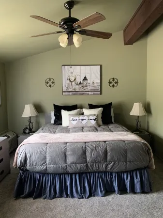 Lake Geneva Area Lakeside Retreat! Close to Golf, Shopping, Restaurants & More!