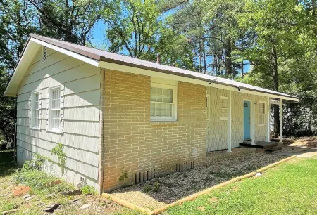 The Bungalow / Artsy • Eclectic • Urban • Boutique Отели в г. Сентер Пойнт