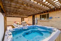 Hot Tub, Steam Room, Billiards, Ping Pong, Darts, 3 Kings, 8 beds total.
