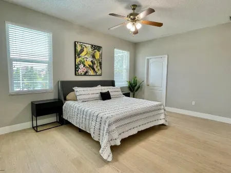 Relaxing 3BED 2BATH POOL Home w. Pond View & HOT TUB