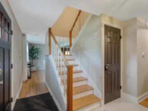 Comfy and cozy 4-bedroom minutes to SU, Hospitals, and downtown Syracuse โรงแรมในซีราคิวส์