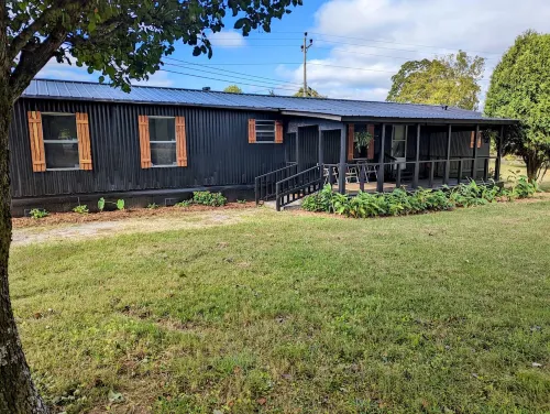 Cozy basecamp minutes from waterfalls, hiking and climbing