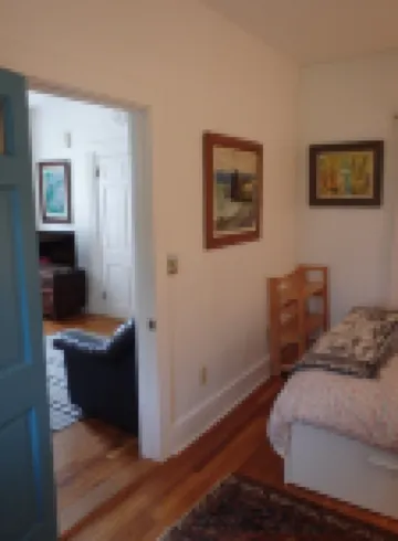 2 Bedroom Private Apt. in 1825 Whaler's Home on Duck Creek