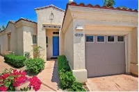 Beautiful & spacious home-gated community. Private yard w/salt water pool/spa. - 4-Sterne