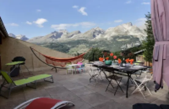 Le Cabanou - Private Spa in the Countryside. Quiet, Natural Setting with Superb Views