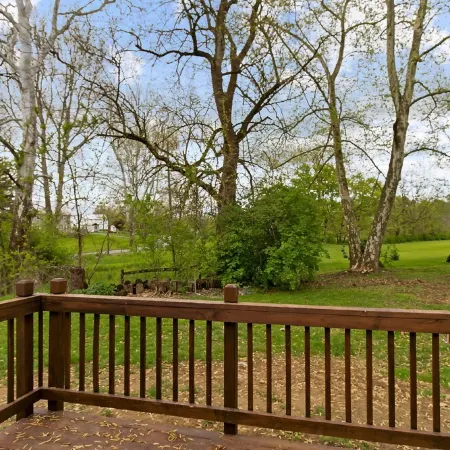 Cozy Cabin/ 2 queen beds/ Loft - 2 beds / Country Side - Central location