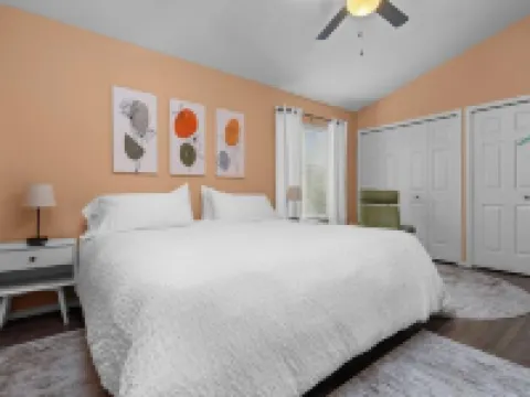 Solar Half-Plex with Chic Style in Country Glen