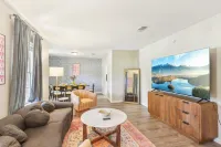 7Min to Texas A&M Cozy 7 Beds, w/ Billiards & Firepit Oasis