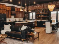 The McKinzie Penthouse! newly renovated 2-King bedroom / 2-bathroom. Hotels in Grayson County