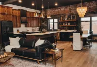 The McKinzie Penthouse! newly renovated 2-King bedroom / 2-bathroom.