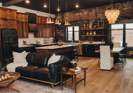 The McKinzie Penthouse! newly renovated 2-King bedroom / 2-bathroom.