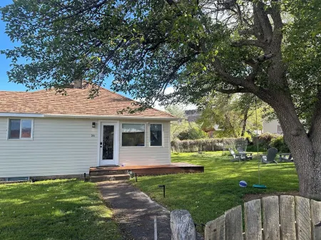 Ravens Roost: Family Farmhouse Near Capitol Reef