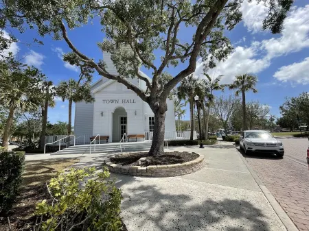 Comfort and Convenience in Port St. Lucie - near Tradition. A Perfect Getaway!