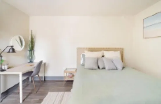 Convenient Studio w/ Queen bed - Prime Location in Little Italy!