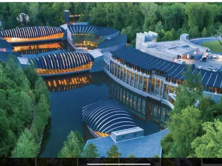 Cute & Cozy Downtown Cottage - Biking, Burgers, & Trails nearby Отели в г. Роджерс