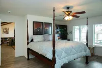 Escape to the Pointe - Superior Sunset views from spacious porch!