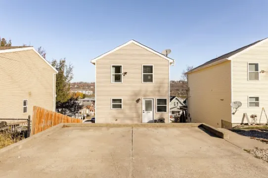 3 Story River facing deck-3 miles to Cincinnati